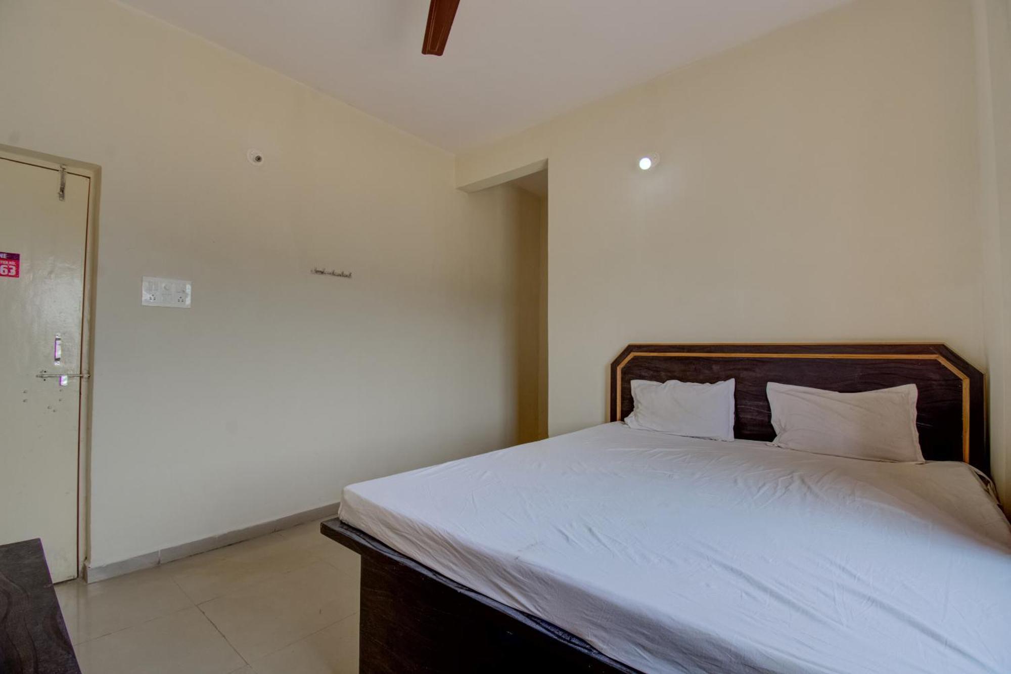 Spot On R D Homestay 1 Dispur Exterior foto